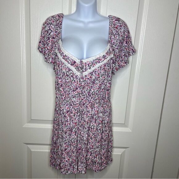 Francesca’s Mi Ami Floral Short Sleeve Short Romper Purple Pink White Size Large - Picture 1 of 14